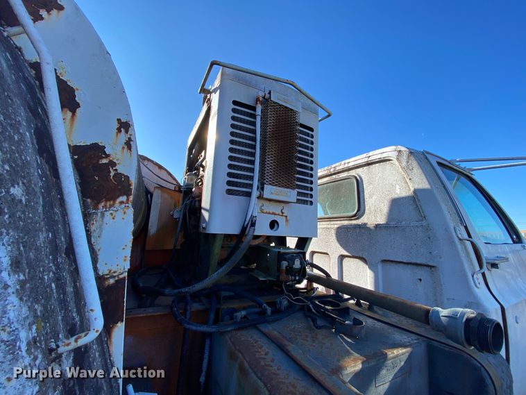 image for item DM2786 1986 GMC TopKick C7000  street sweeper truck