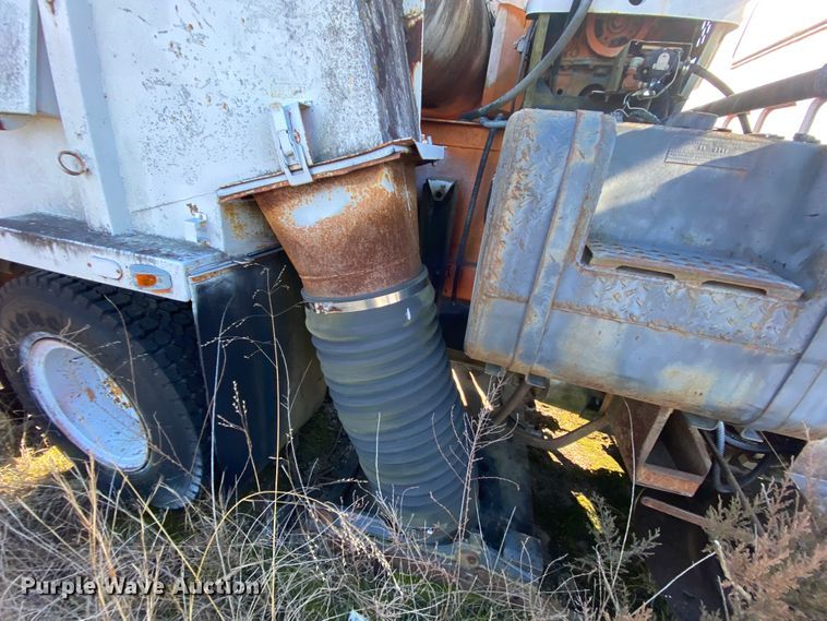 image for item DM2786 1986 GMC TopKick C7000  street sweeper truck