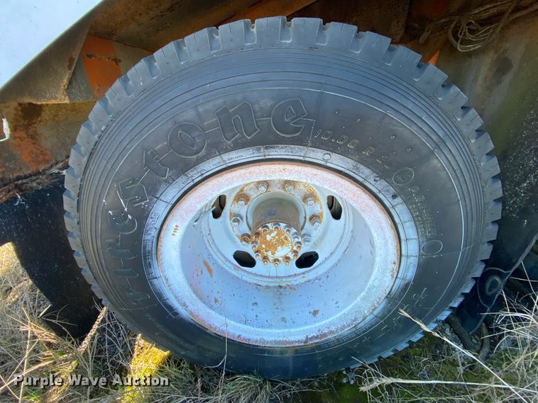 image for item DM2786 1986 GMC TopKick C7000  street sweeper truck