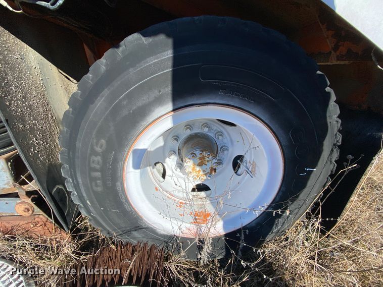 image for item DM2786 1986 GMC TopKick C7000  street sweeper truck