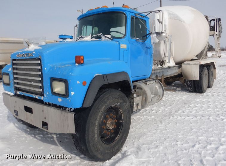 image for item FA9480 1997 Mack RD600  ready mix truck
