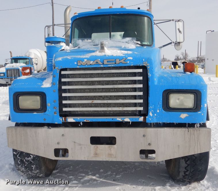 image for item FA9480 1997 Mack RD600  ready mix truck