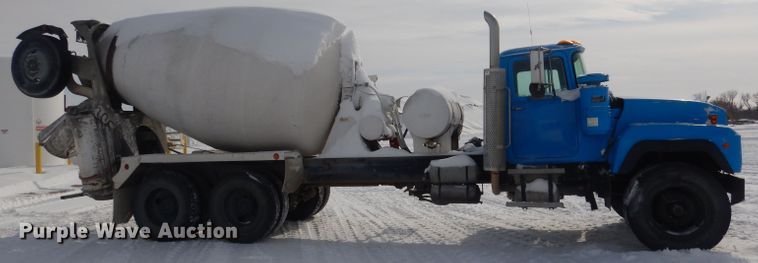 image for item FA9480 1997 Mack RD600  ready mix truck