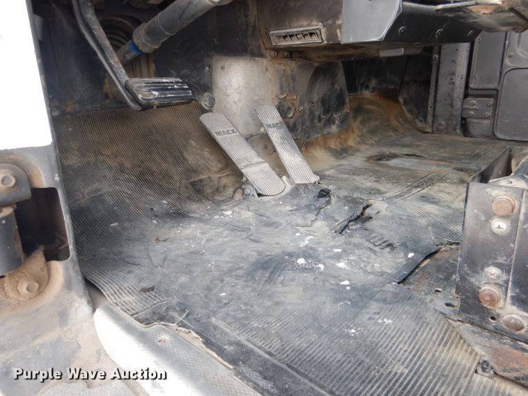 image for item FA9480 1997 Mack RD600  ready mix truck