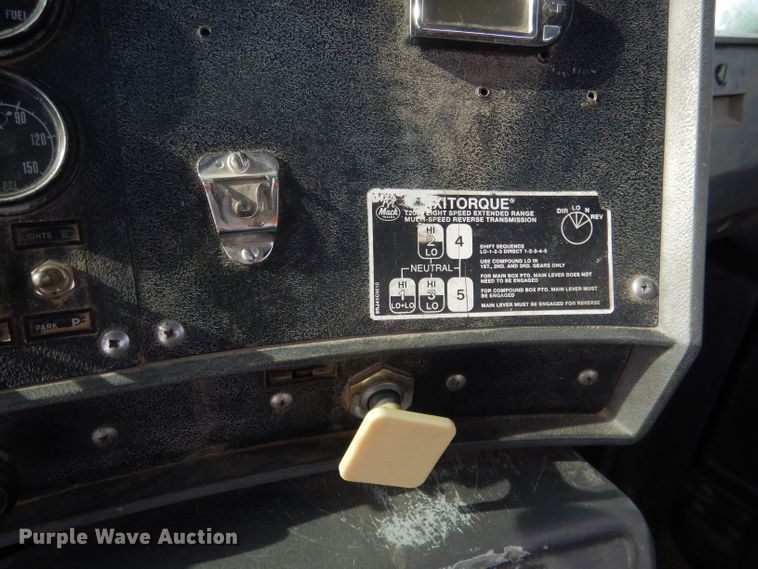 image for item FA9480 1997 Mack RD600  ready mix truck