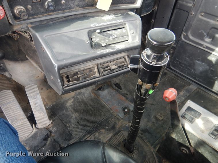 image for item FA9480 1997 Mack RD600  ready mix truck