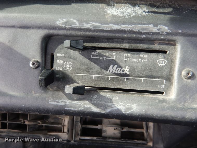 image for item FA9480 1997 Mack RD600  ready mix truck