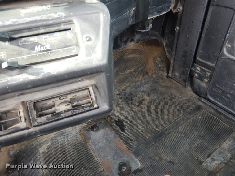 image for item FA9480 1997 Mack RD600  ready mix truck