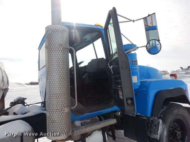 image for item FA9480 1997 Mack RD600  ready mix truck