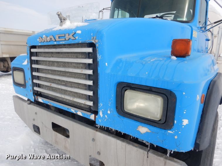image for item FA9480 1997 Mack RD600  ready mix truck