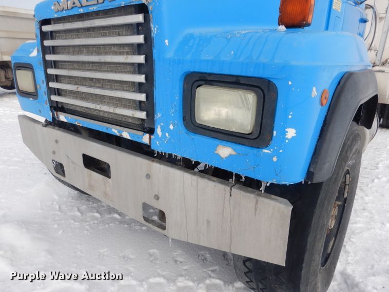 image for item FA9480 1997 Mack RD600  ready mix truck