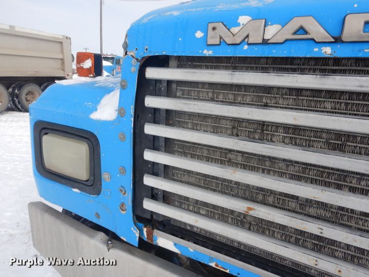 image for item FA9480 1997 Mack RD600  ready mix truck