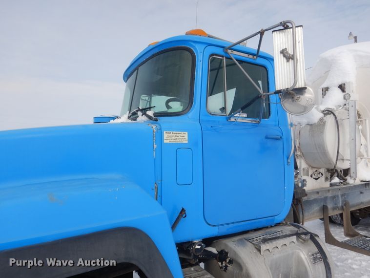 image for item FA9480 1997 Mack RD600  ready mix truck