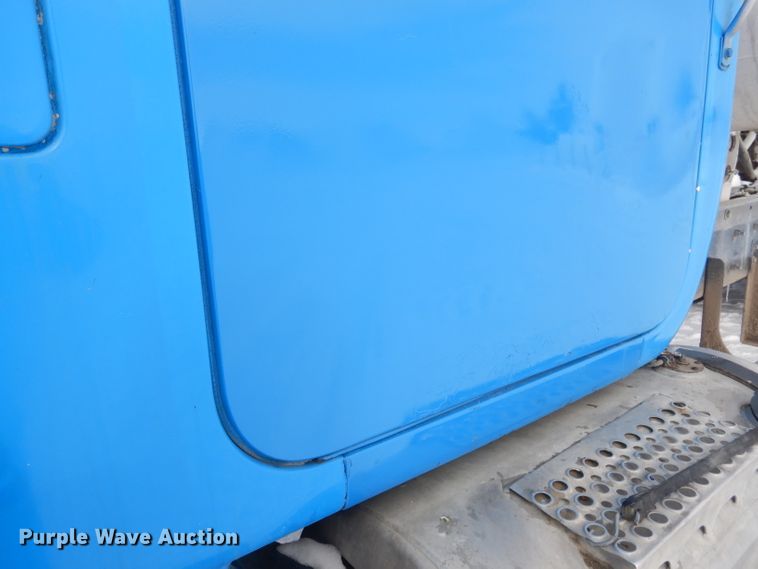 image for item FA9480 1997 Mack RD600  ready mix truck