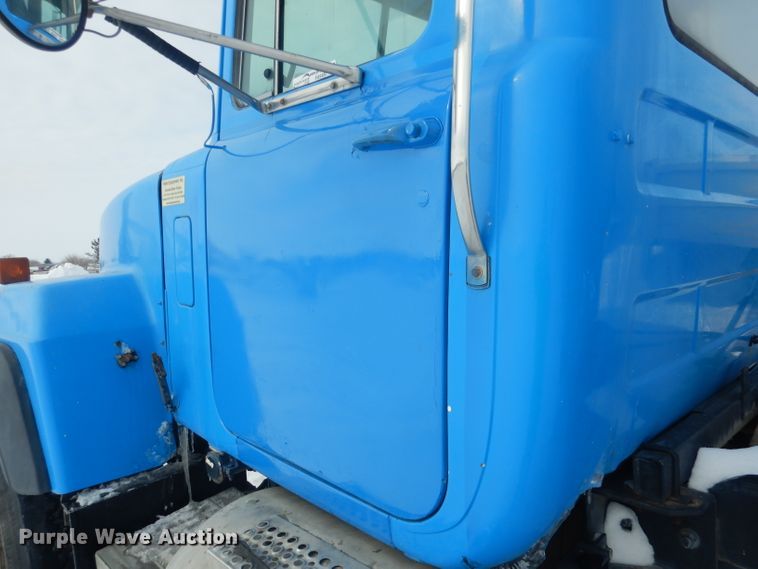 image for item FA9480 1997 Mack RD600  ready mix truck