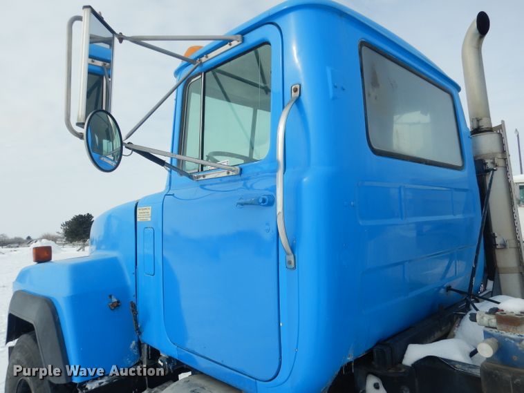 image for item FA9480 1997 Mack RD600  ready mix truck