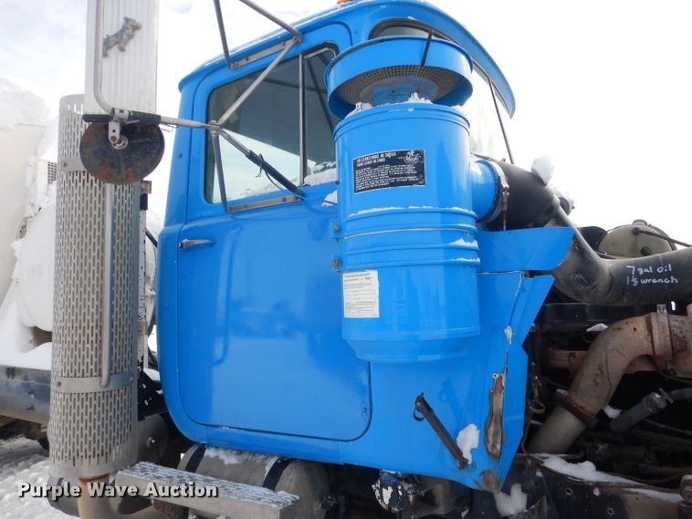 image for item FA9480 1997 Mack RD600  ready mix truck