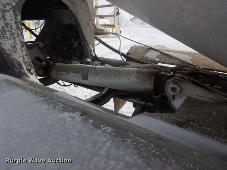 image for item FA9480 1997 Mack RD600  ready mix truck