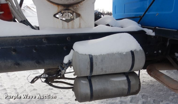 image for item FA9480 1997 Mack RD600  ready mix truck