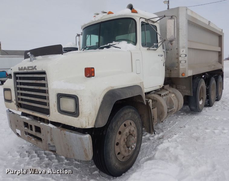 image for item FA9481 1994 Mack RD600  dump truck