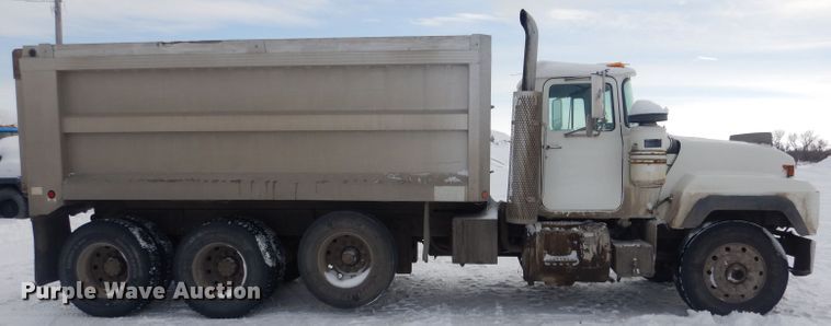 image for item FA9481 1994 Mack RD600  dump truck