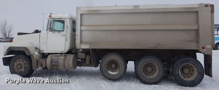 image for item FA9481 1994 Mack RD600  dump truck