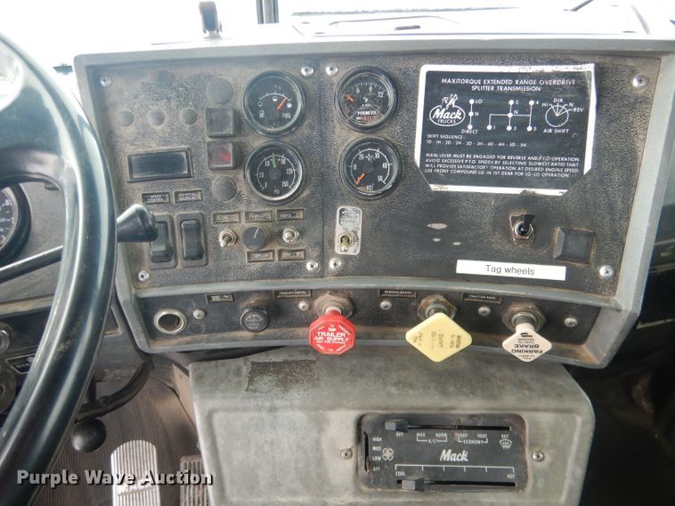 image for item FA9481 1994 Mack RD600  dump truck