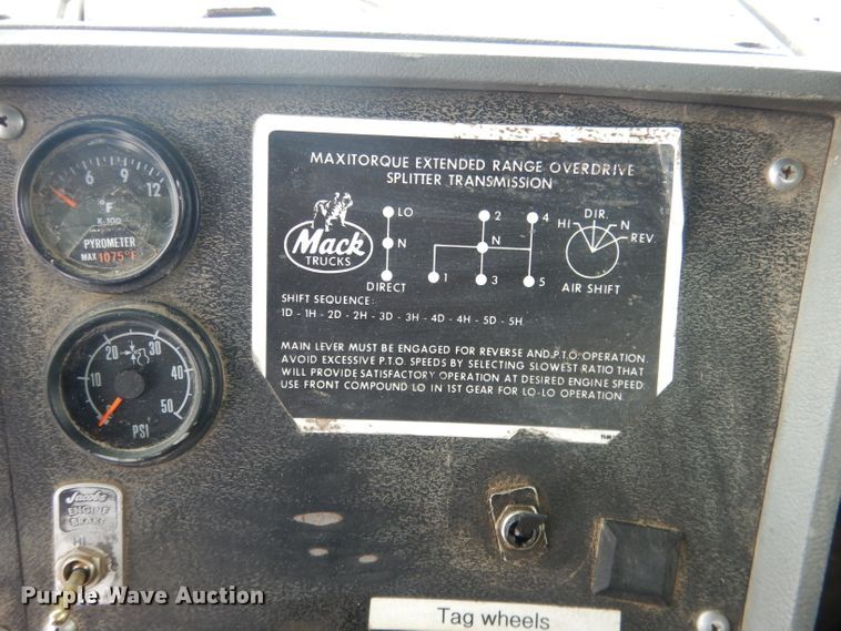 image for item FA9481 1994 Mack RD600  dump truck