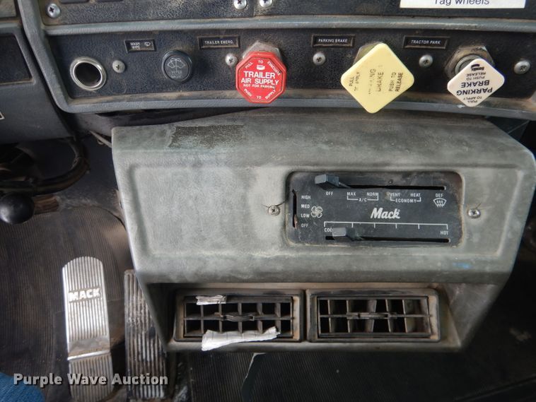 image for item FA9481 1994 Mack RD600  dump truck