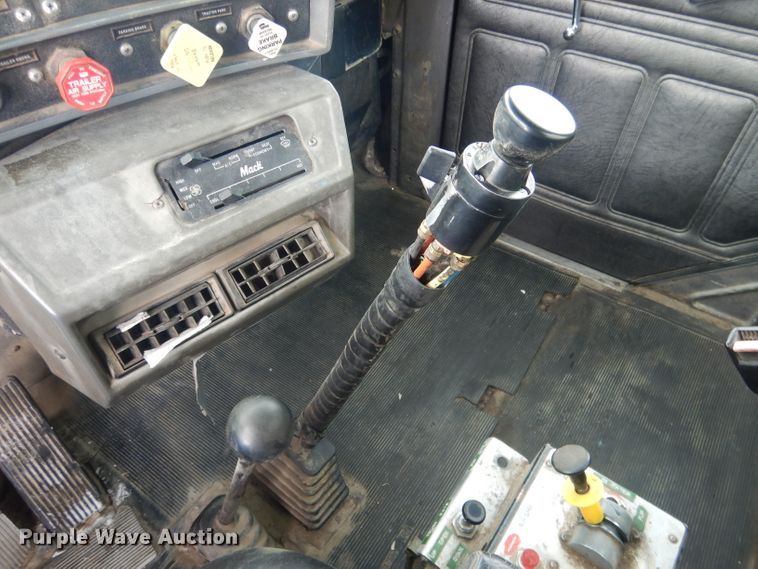 image for item FA9481 1994 Mack RD600  dump truck