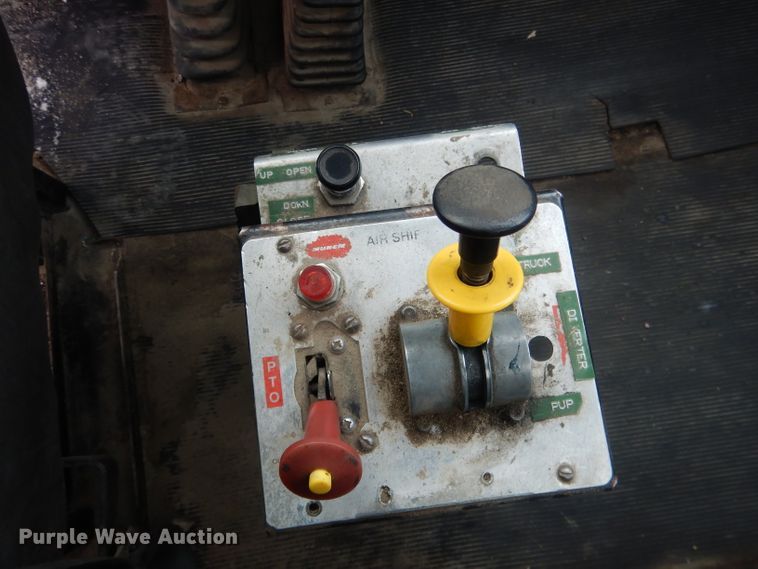 image for item FA9481 1994 Mack RD600  dump truck