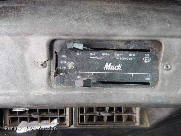 image for item FA9481 1994 Mack RD600  dump truck