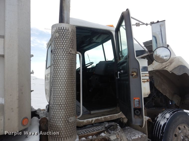 image for item FA9481 1994 Mack RD600  dump truck