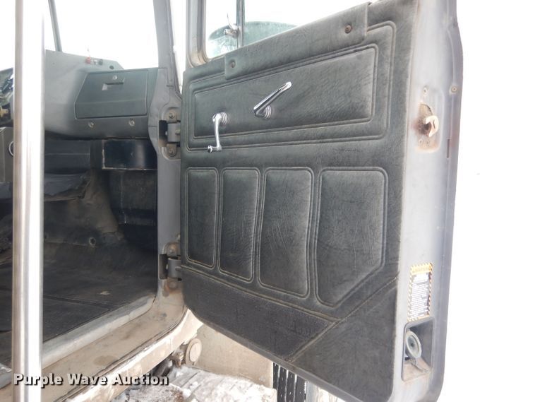 image for item FA9481 1994 Mack RD600  dump truck