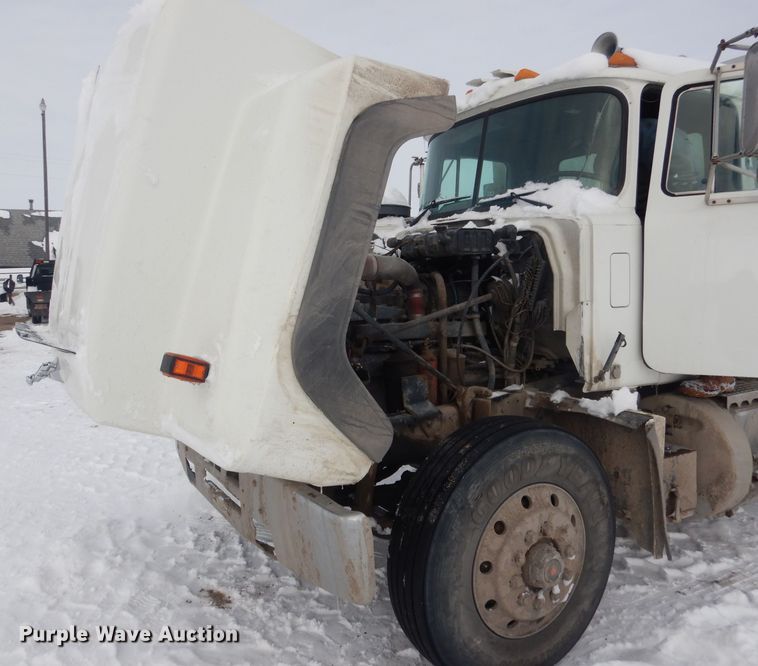 image for item FA9481 1994 Mack RD600  dump truck