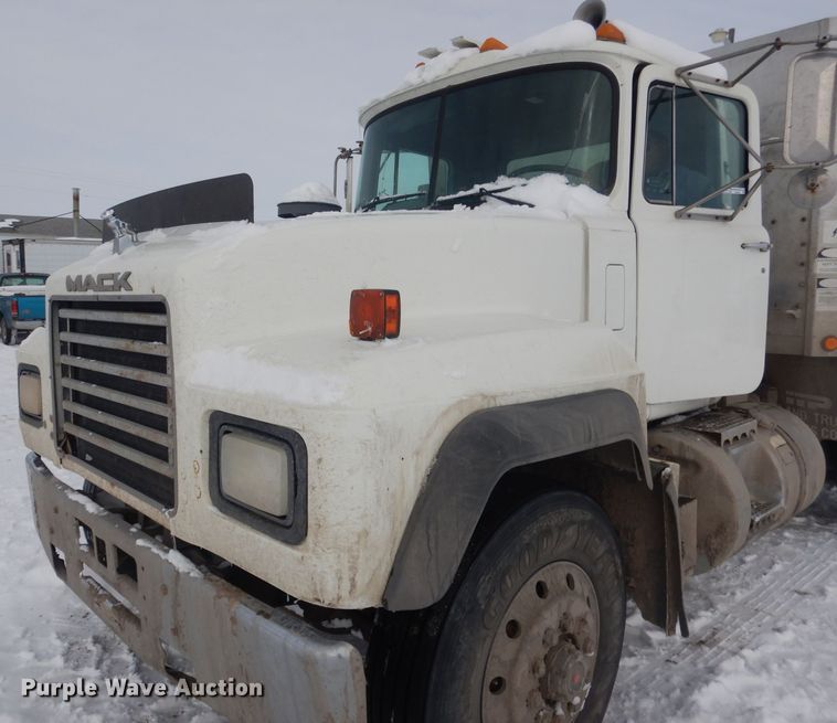 image for item FA9481 1994 Mack RD600  dump truck