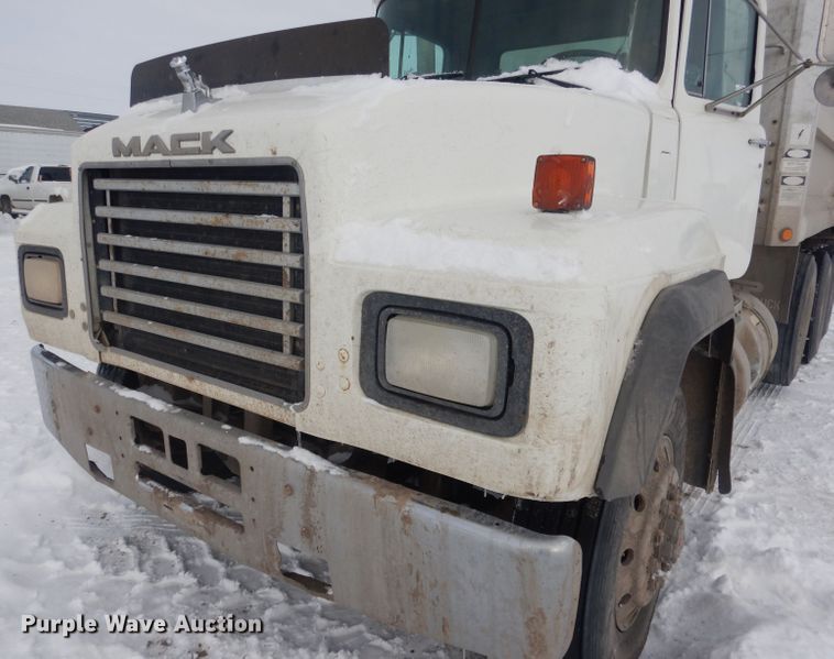image for item FA9481 1994 Mack RD600  dump truck