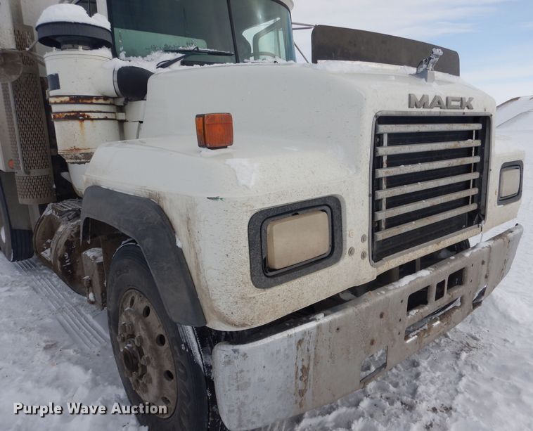 image for item FA9481 1994 Mack RD600  dump truck