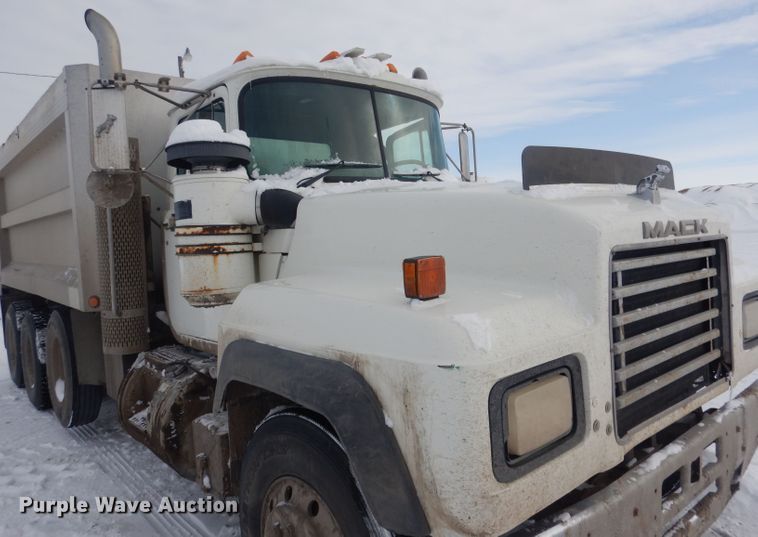 image for item FA9481 1994 Mack RD600  dump truck