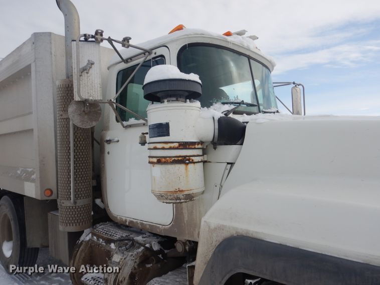 image for item FA9481 1994 Mack RD600  dump truck