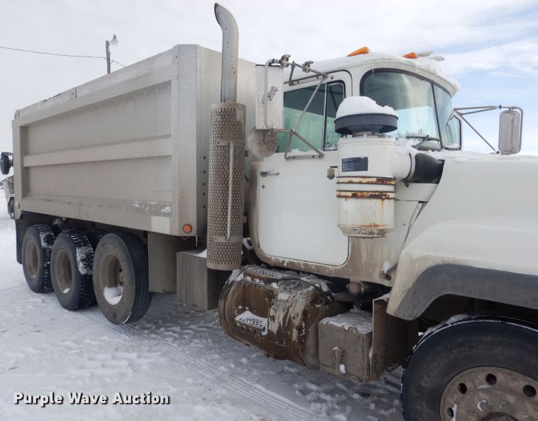 image for item FA9481 1994 Mack RD600  dump truck