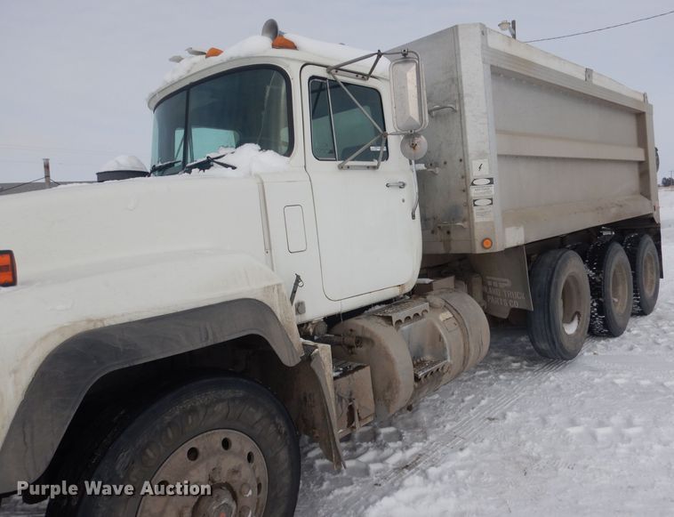 image for item FA9481 1994 Mack RD600  dump truck