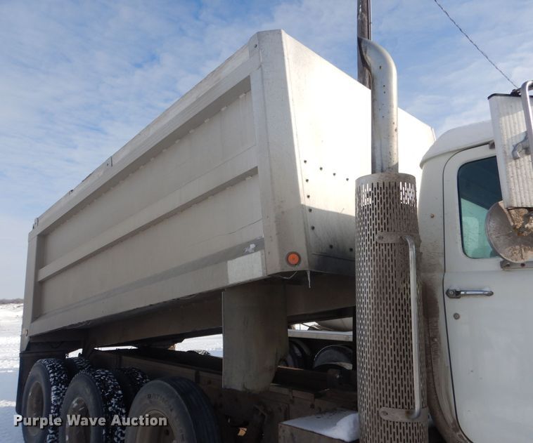 image for item FA9481 1994 Mack RD600  dump truck