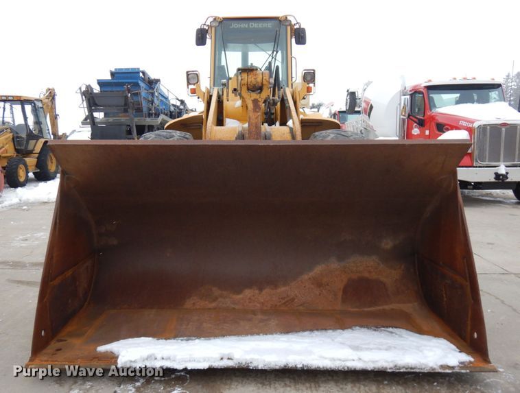 image for item GC9792 2002 John Deere 744H  wheel loader