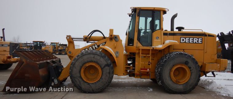 image for item GC9792 2002 John Deere 744H  wheel loader