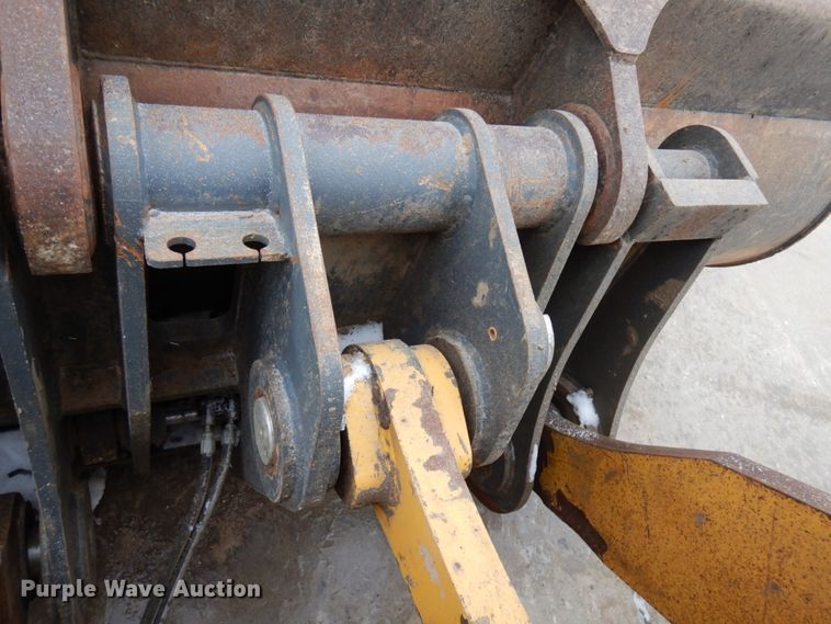 image for item GC9792 2002 John Deere 744H  wheel loader