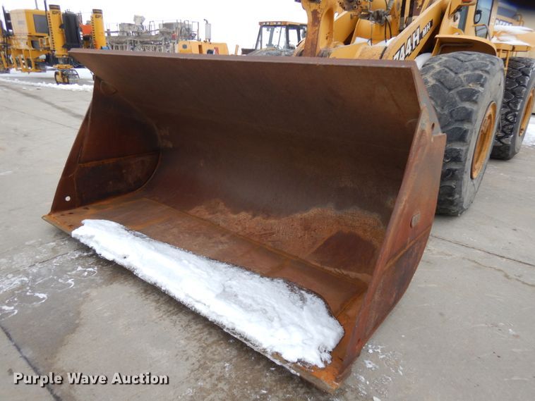 image for item GC9792 2002 John Deere 744H  wheel loader