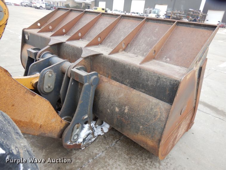 image for item GC9792 2002 John Deere 744H  wheel loader