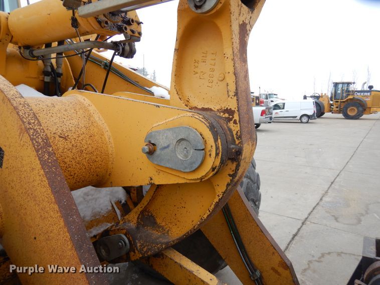 image for item GC9792 2002 John Deere 744H  wheel loader