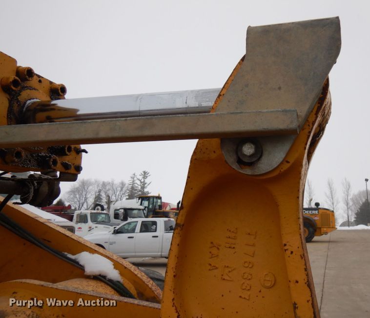 image for item GC9792 2002 John Deere 744H  wheel loader
